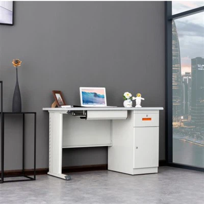 Boss Stühle und Tische